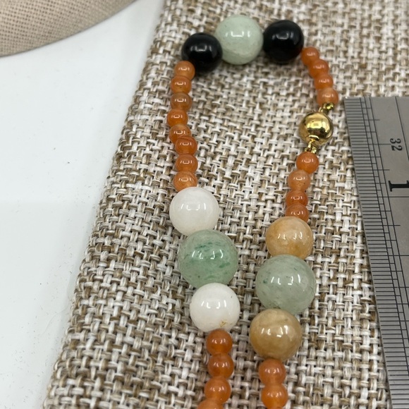 Vintage 14K Beaded Necklace Featuring Jade, Carnelian, and White Stones - Picture 14 of 17